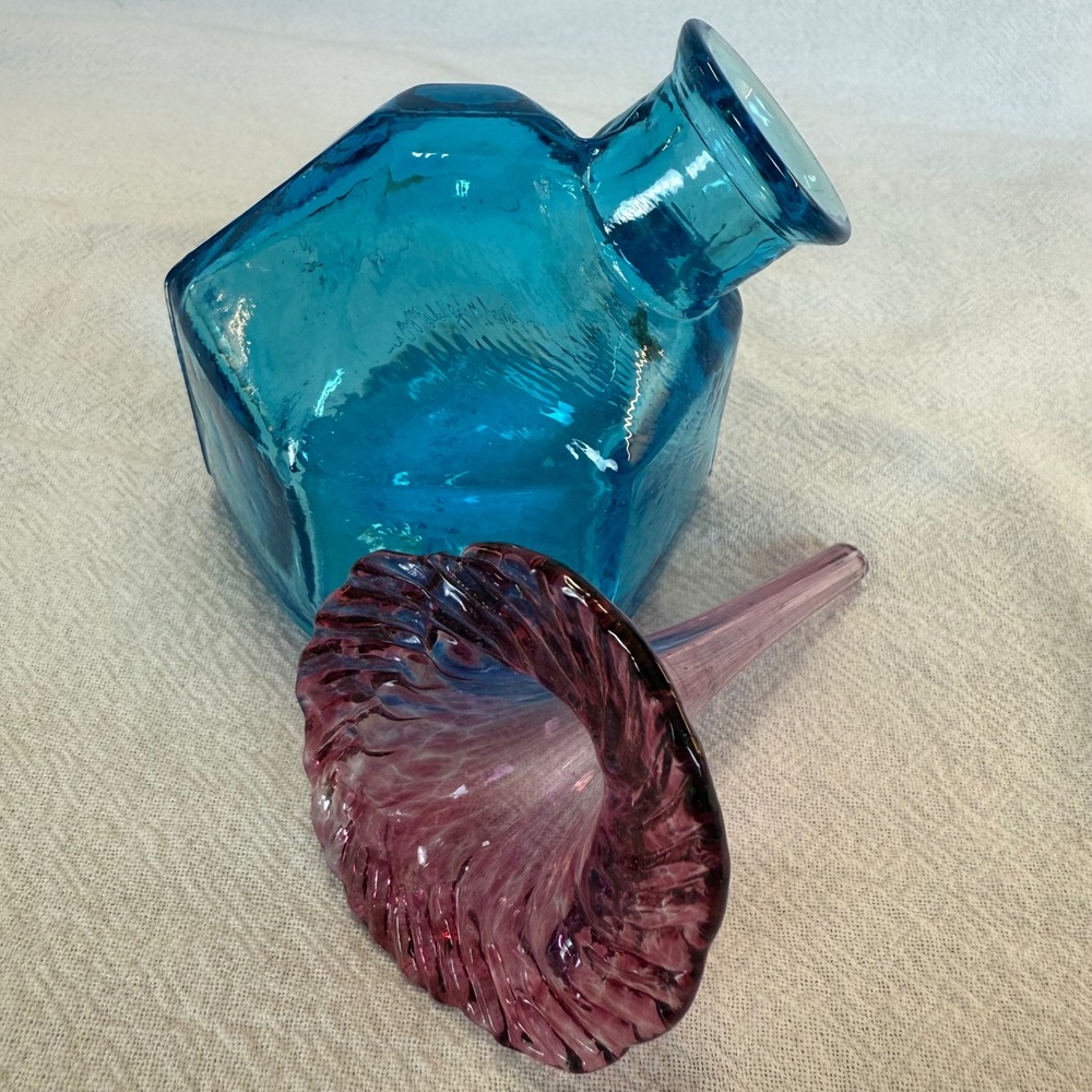 REPLACEMENT BOUQUET BY PAR-A-SOL HEXAGONAL BLUE & PINK GLASS
HUMMINGBIRD FEEDER